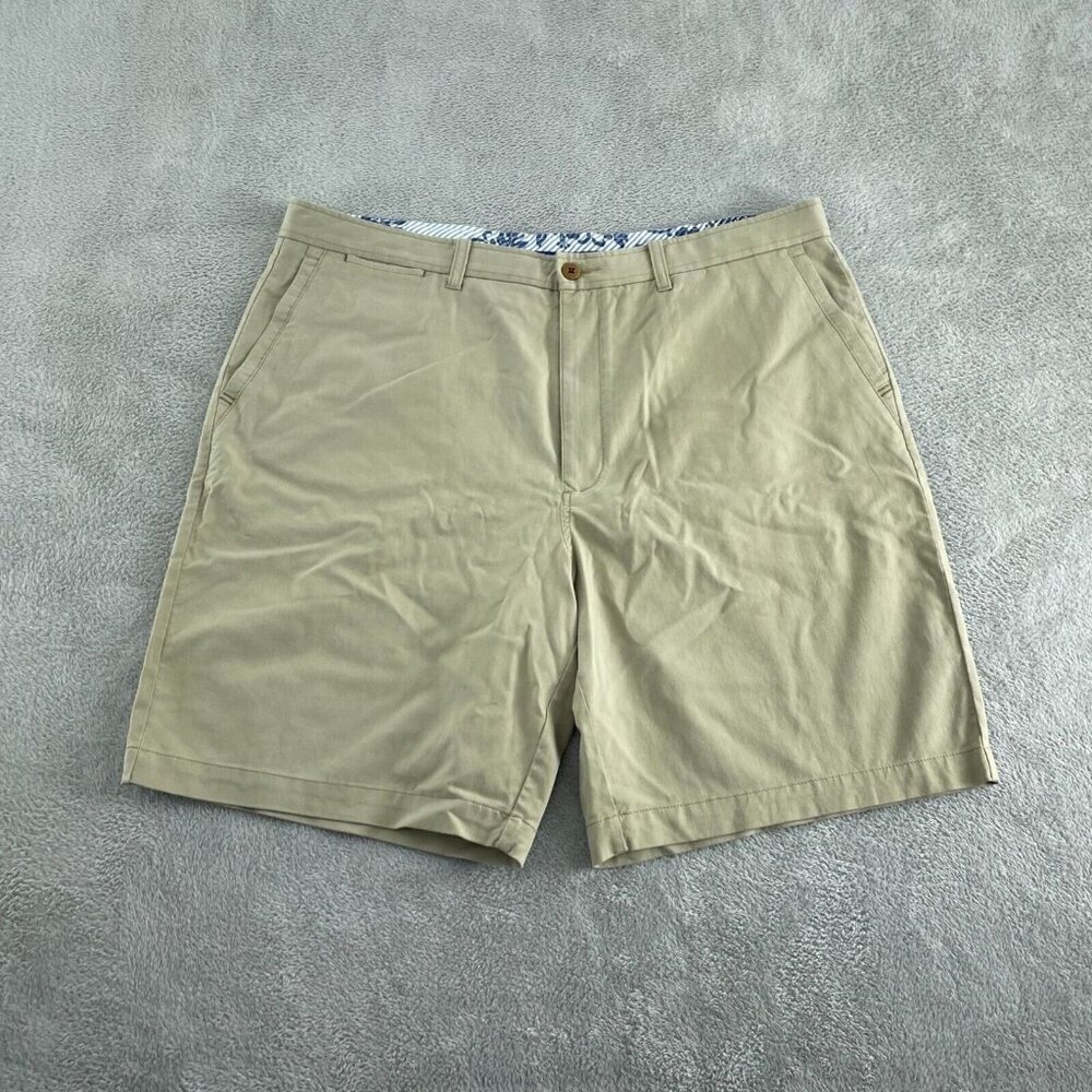 Tommy Bahama Mens 42L Khaki Shorts Cotton Tencel Spandex Blend 2568
